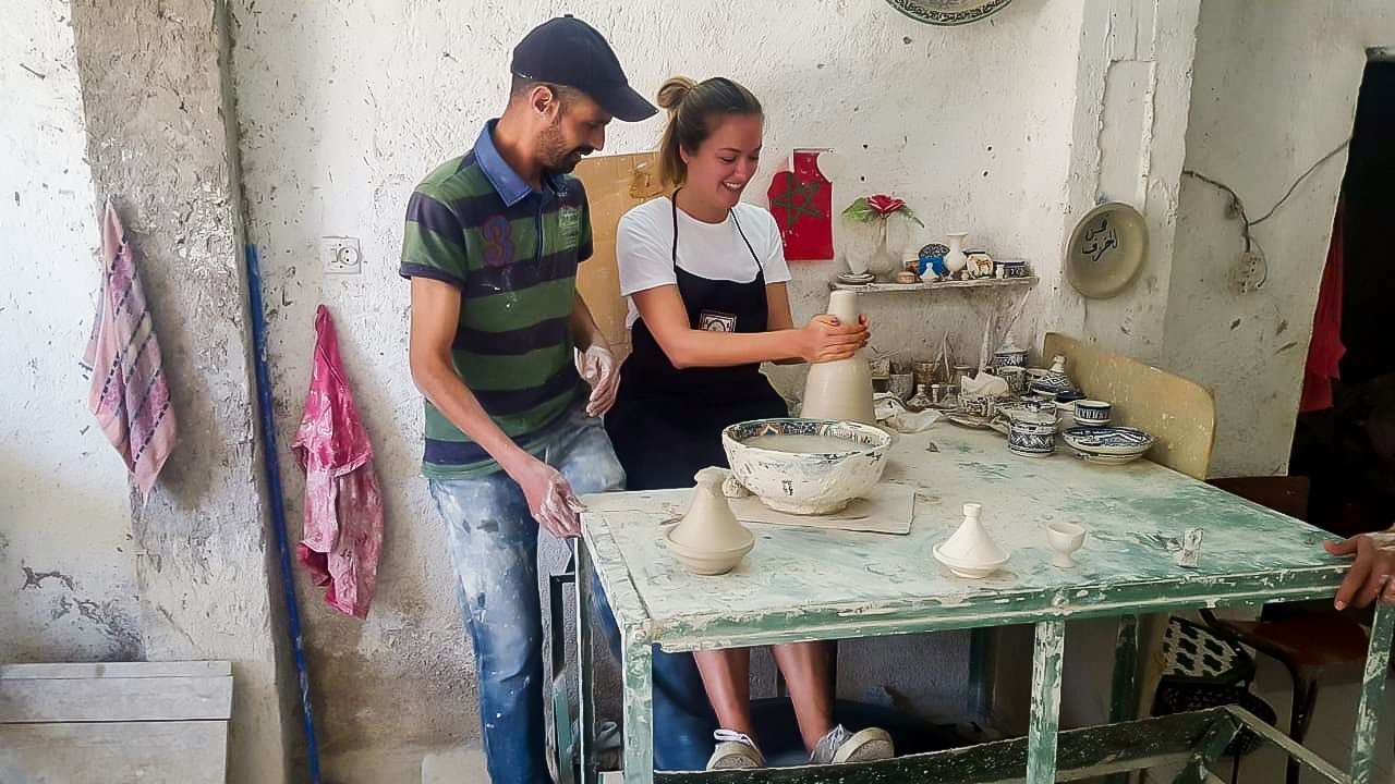 Pottery workshop : casting and turning