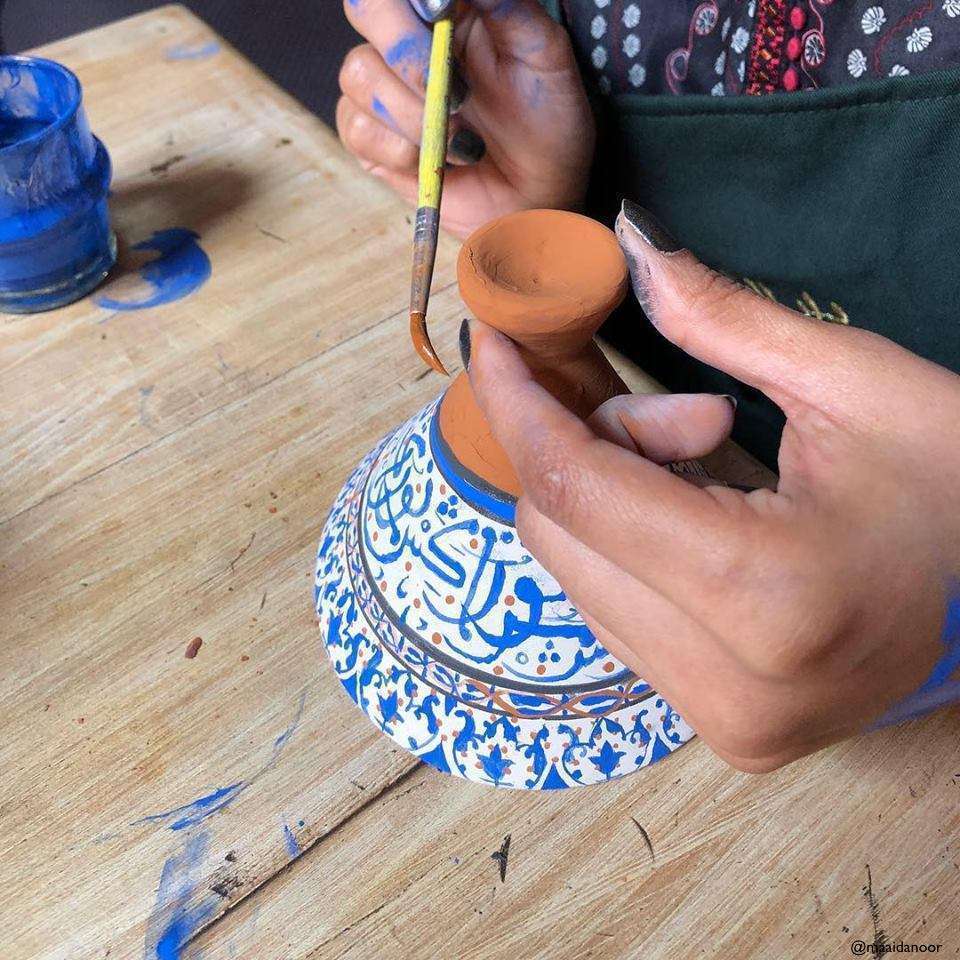 Pottery workshop : casting and turning