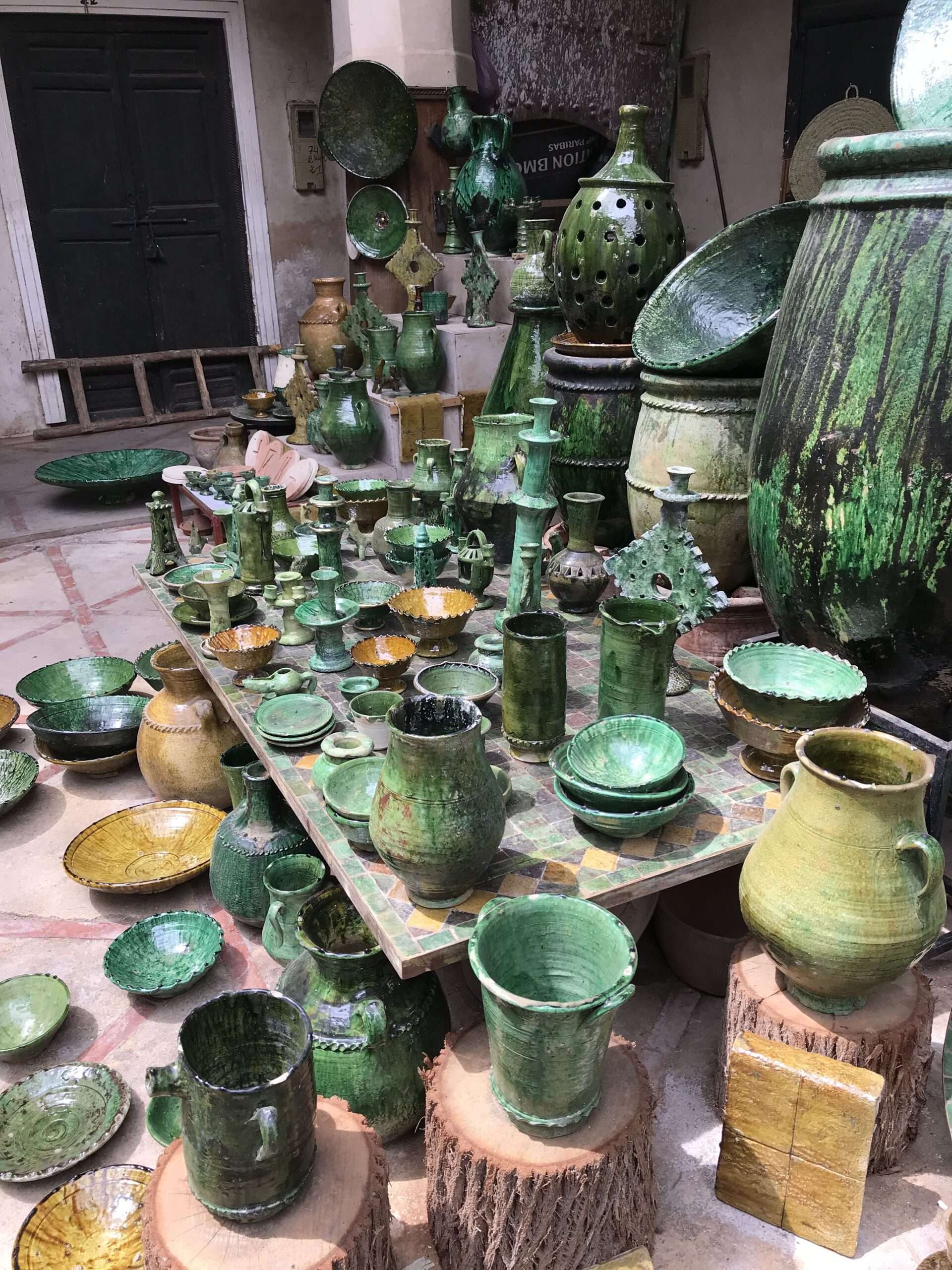 Pottery workshop : casting and turning