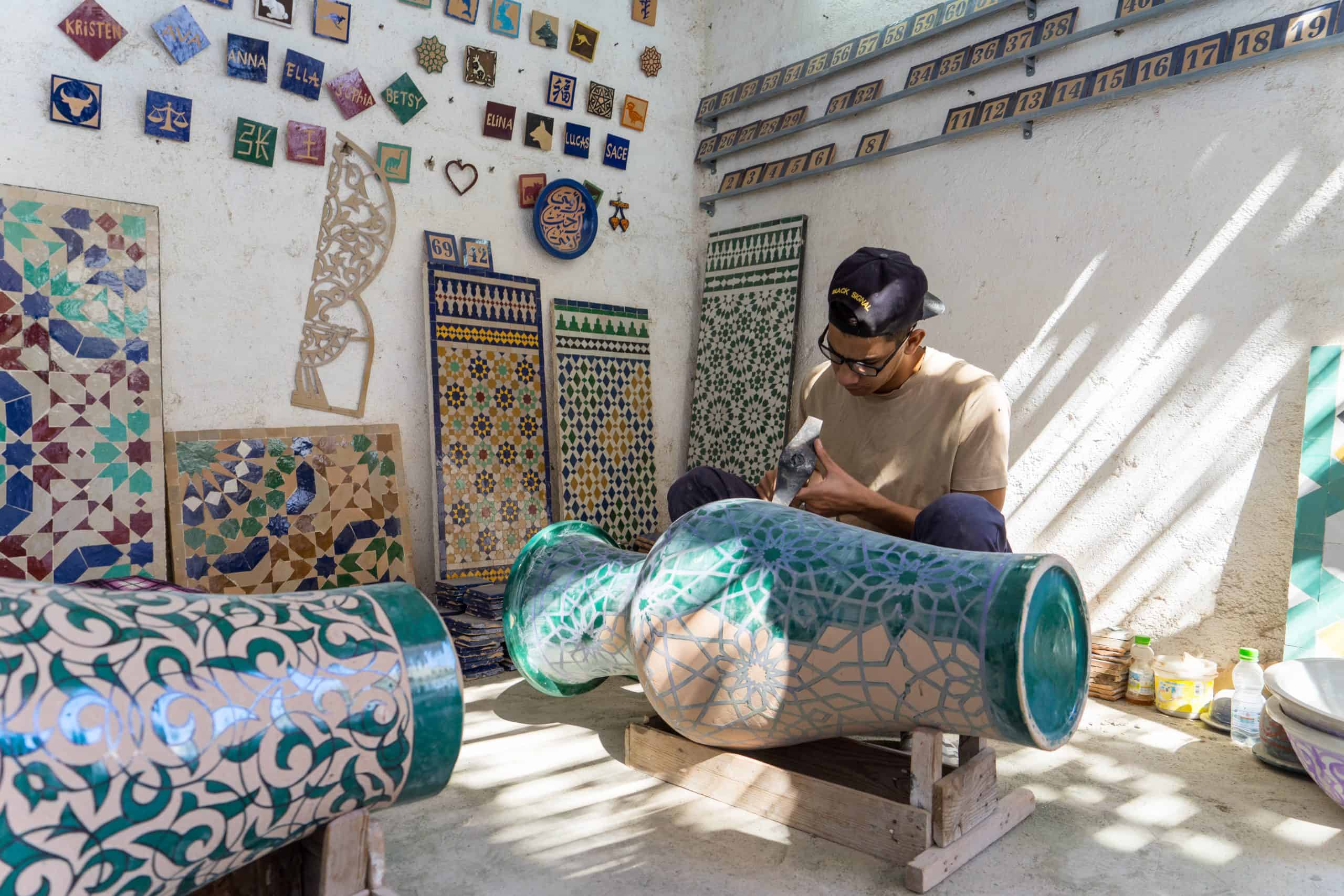 Pottery workshop : casting and turning