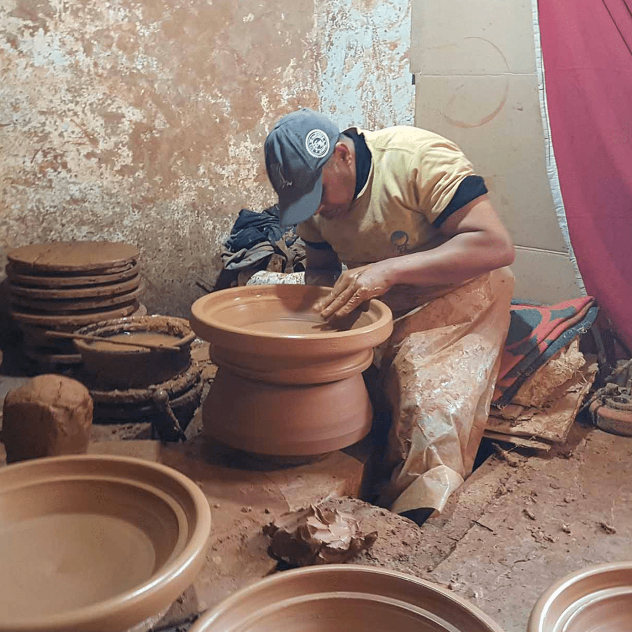 Pottery workshop : casting and turning