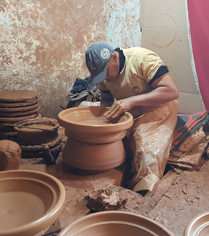 Pottery workshop : casting and turning