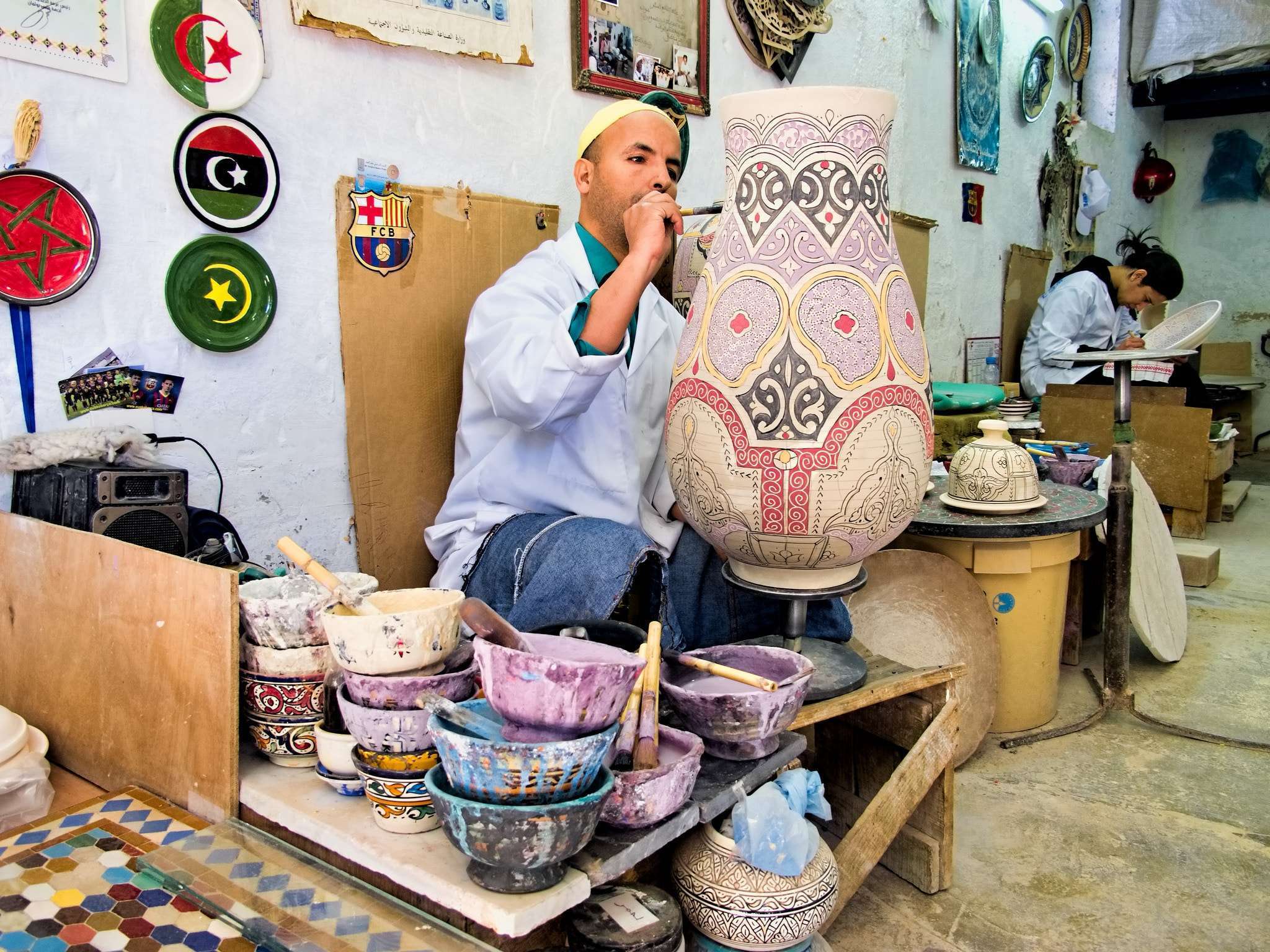 Pottery workshop : casting and turning